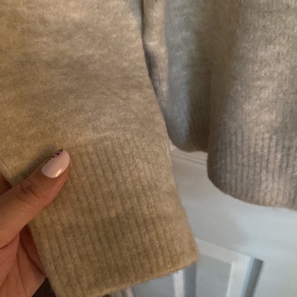 NWOT ZARA RUFFLED COLLARED SWEATER SIZE M - Picture 5 of 6